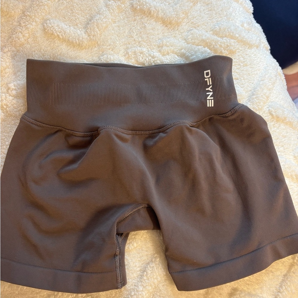 Dfyne High-Waisted impact Shorts - Truffle